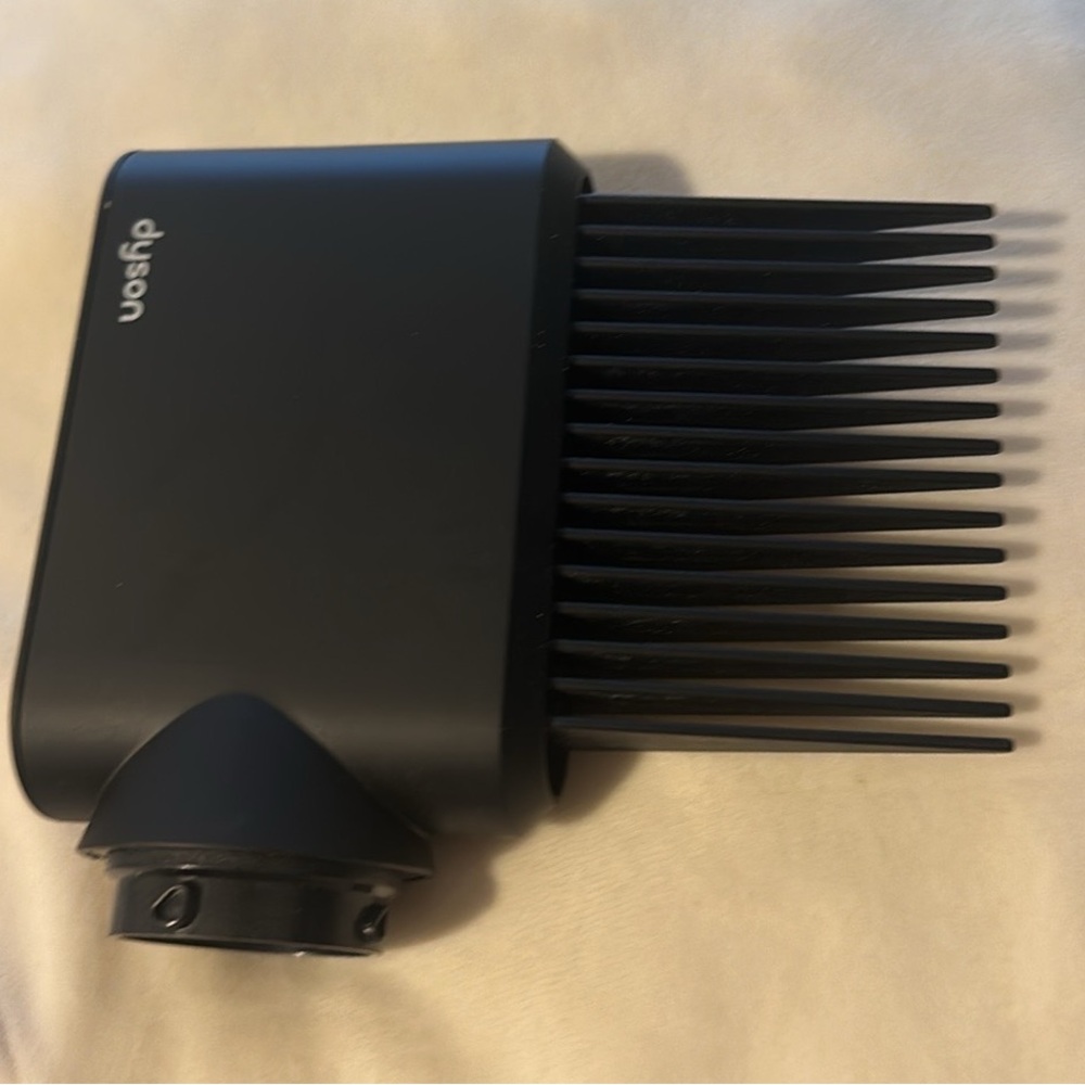 Dyson wide tooth comb